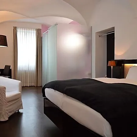 Boutique La Rinascente Отель Локарно